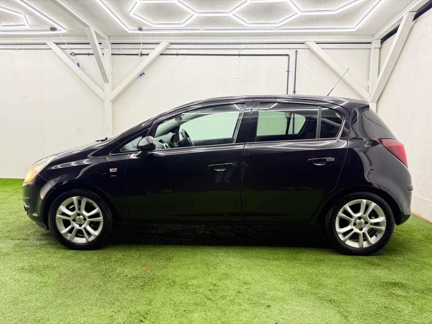 Used Vauxhall Corsa 2010 for sale - 77330671: Photo 10