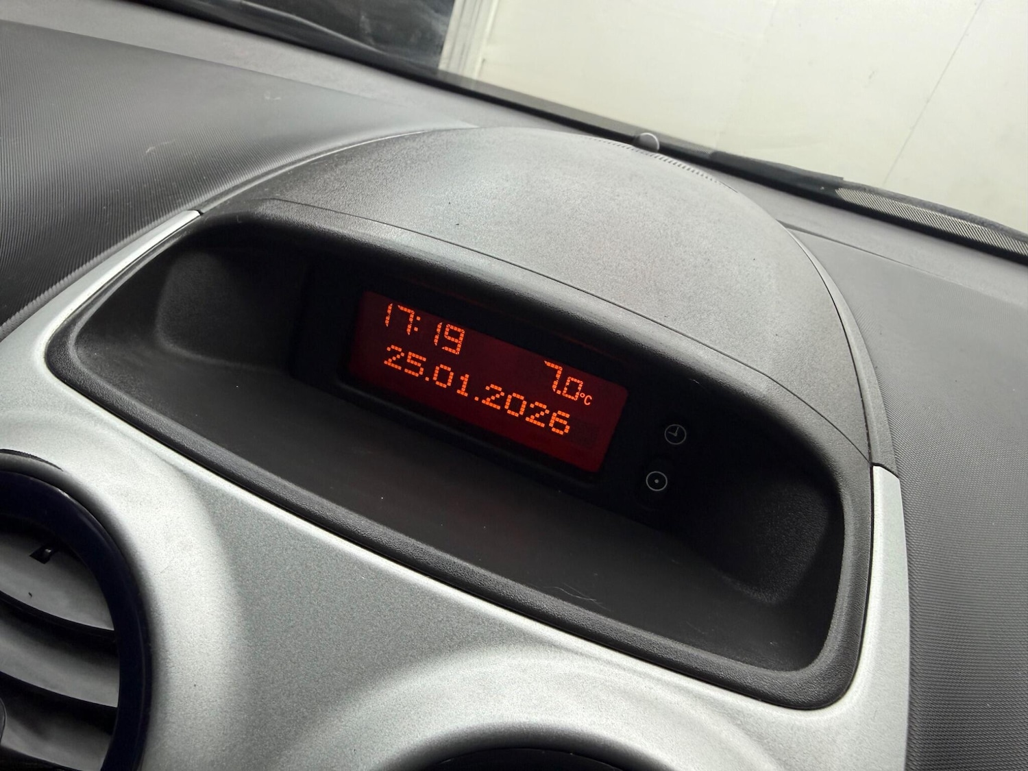 Used Vauxhall Corsa 2010 for sale - 77330671: Photo 43