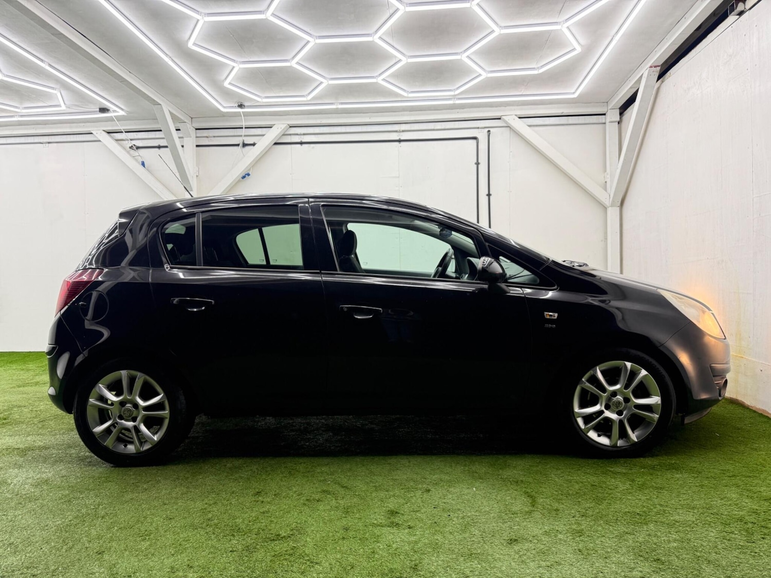 Used Vauxhall Corsa 2010 for sale - 77330671: Photo 5