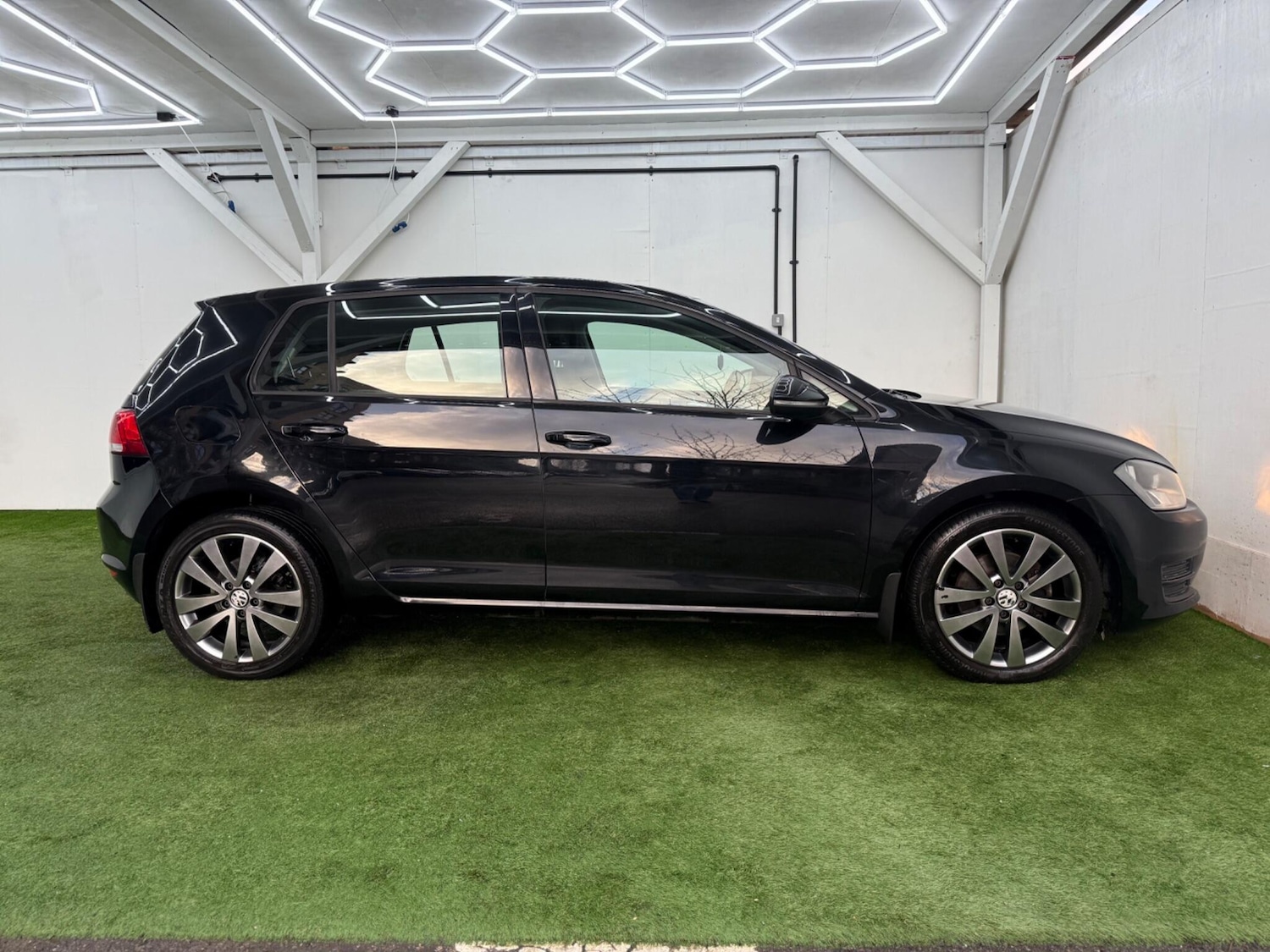 Used Volkswagen Golf 2014 for sale - 77305355: Photo 2