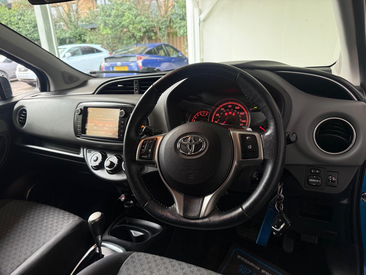 Used Toyota Yaris 2015 for sale - 76866203: Photo 2