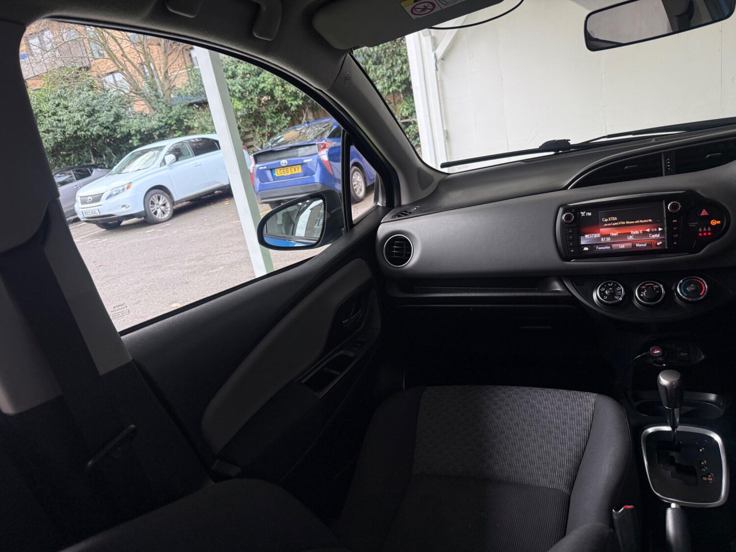 Used Toyota Yaris 2015 for sale - 76866203: Photo 37