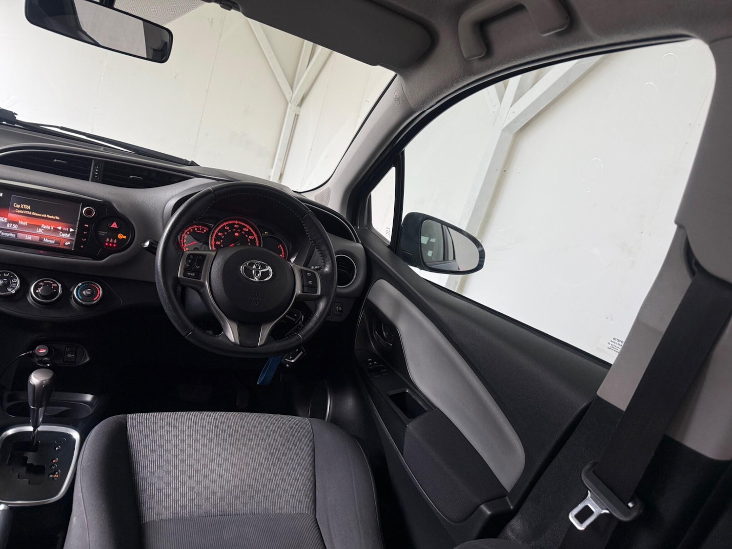 Used Toyota Yaris 2015 for sale - 76866203: Photo 38