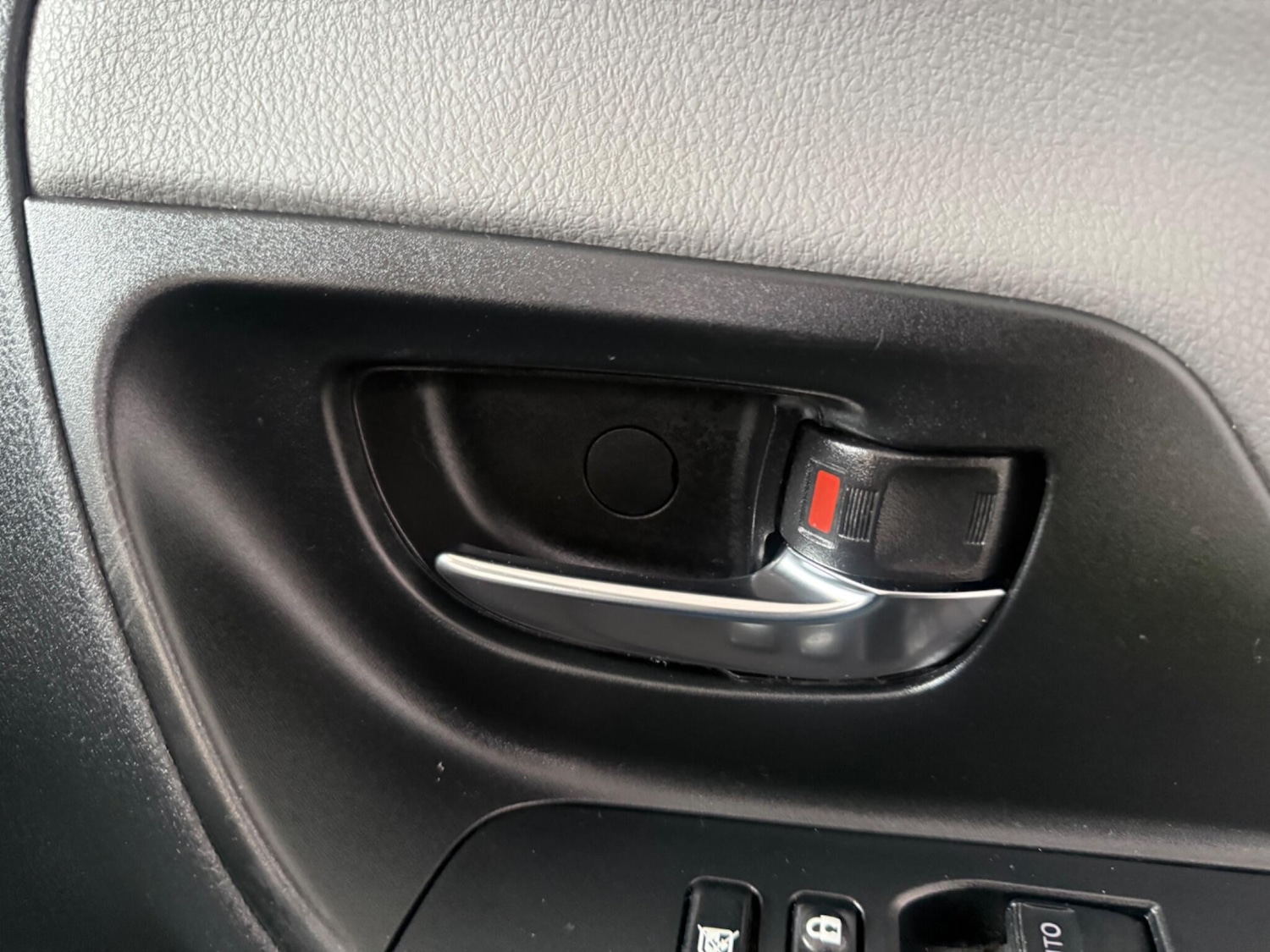 Used Toyota Yaris 2015 for sale - 76866203: Photo 39