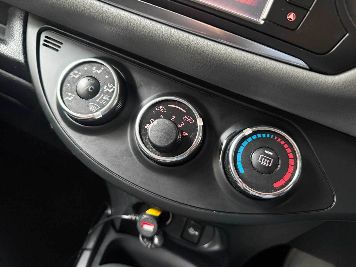 Used Toyota Yaris 2015 for sale - 76866203: Photo 51