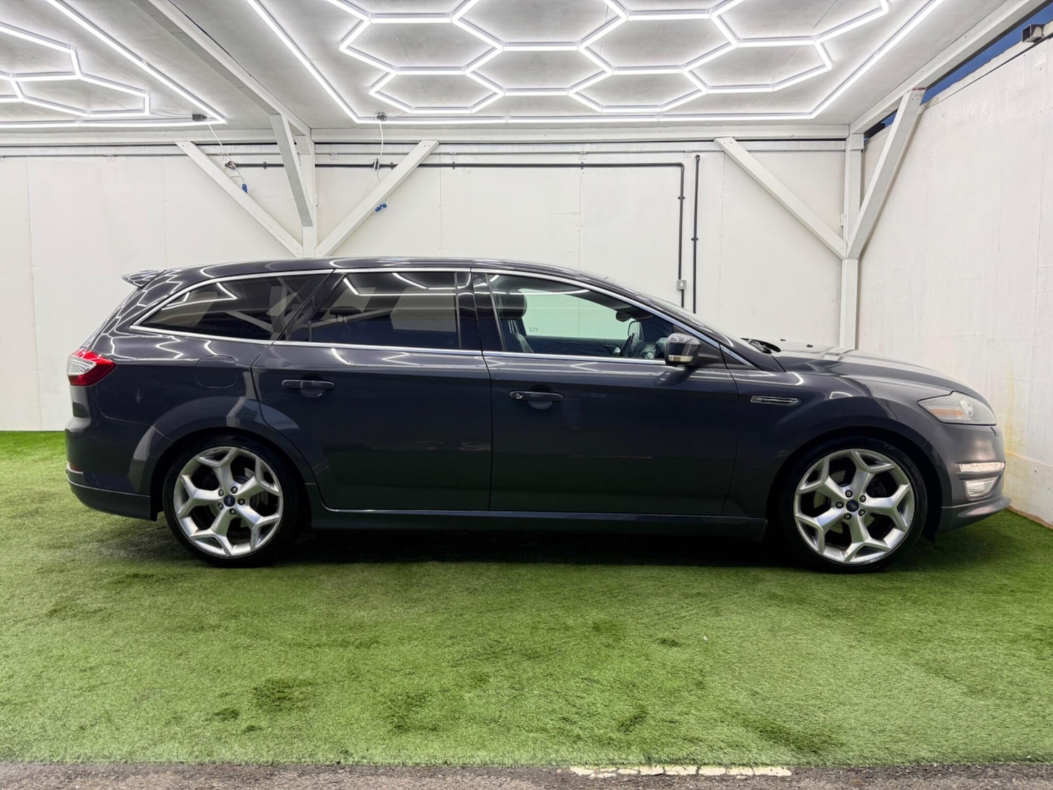 Used Ford Mondeo 2012 for sale - 77314940: Photo 2