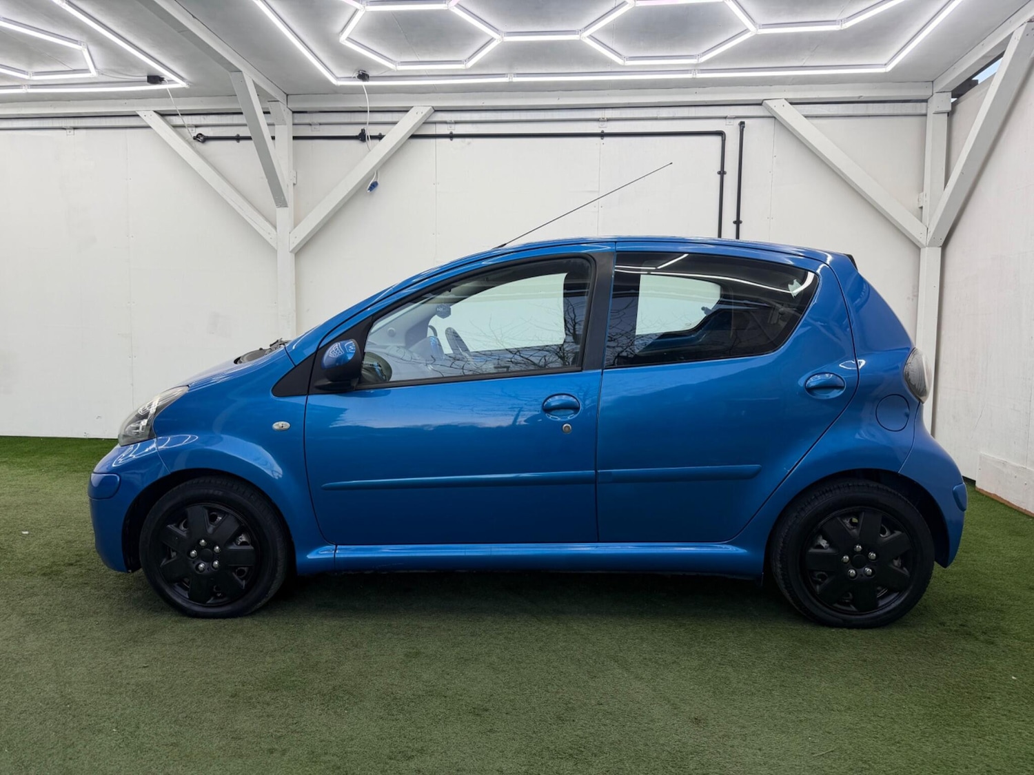 Used Toyota AYGO 2009 for sale - 77892859: Photo 10