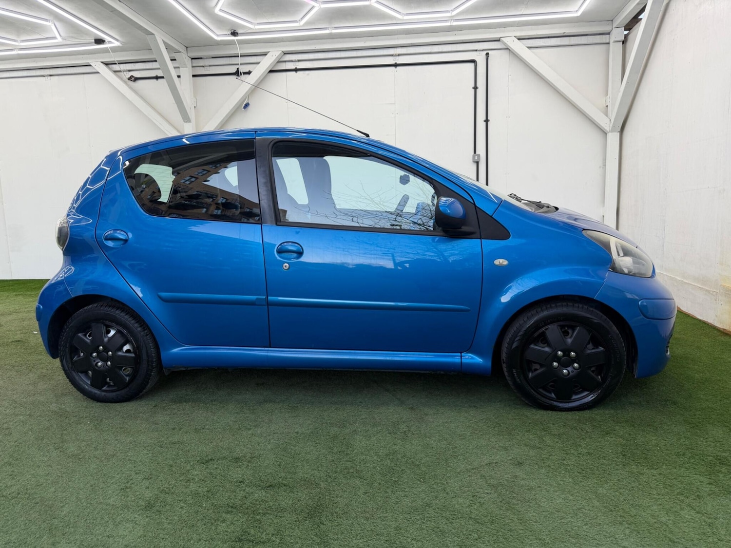 Used Toyota AYGO 2009 for sale - 77892859: Photo 2