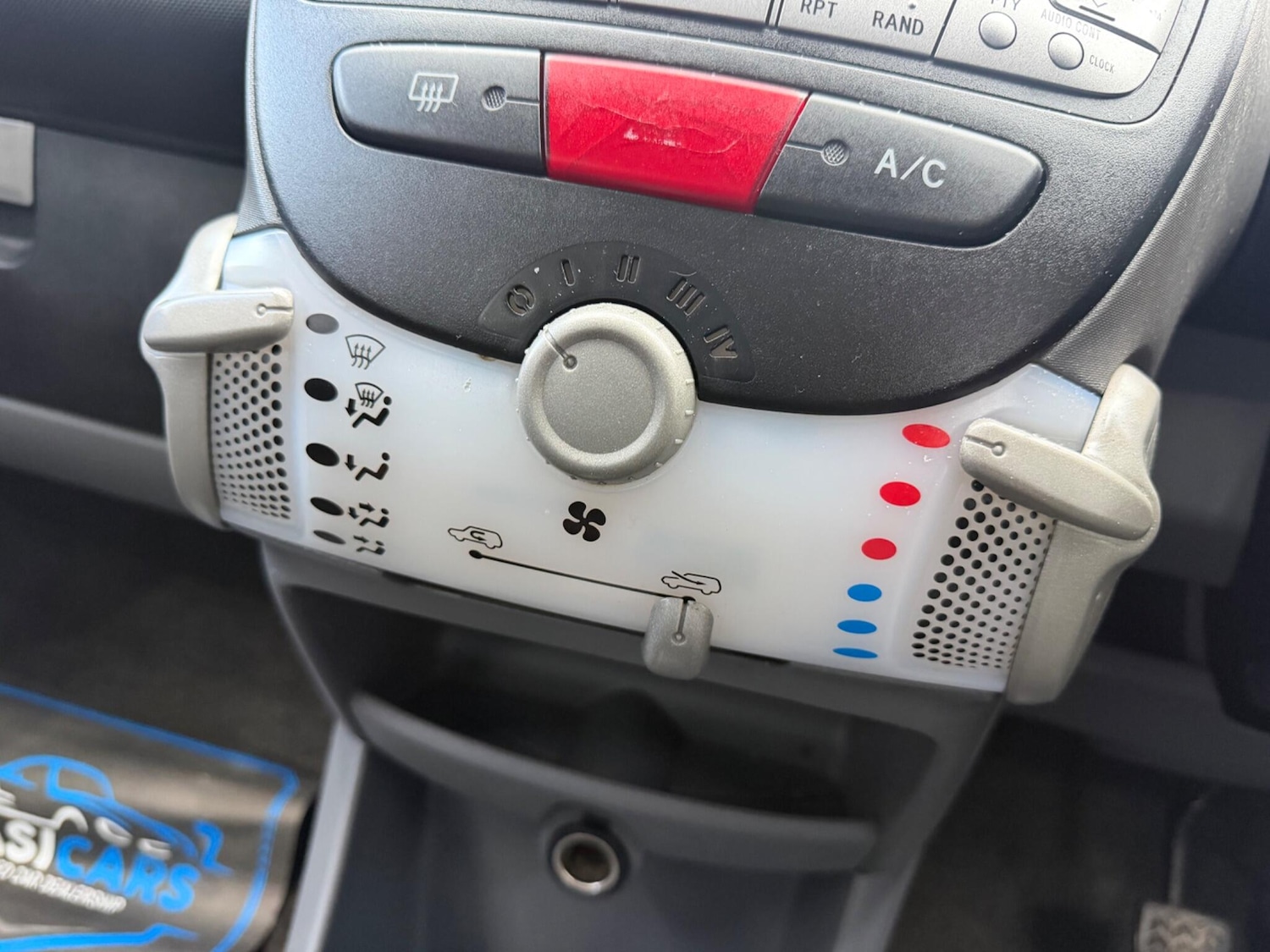 Used Toyota AYGO 2009 for sale - 77892859: Photo 41