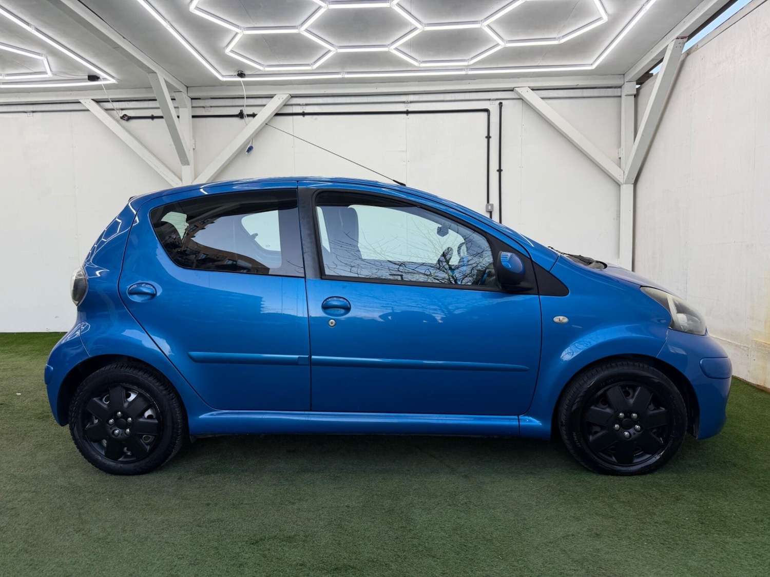 Used Toyota AYGO 2009 for sale - 77892859: Photo 5