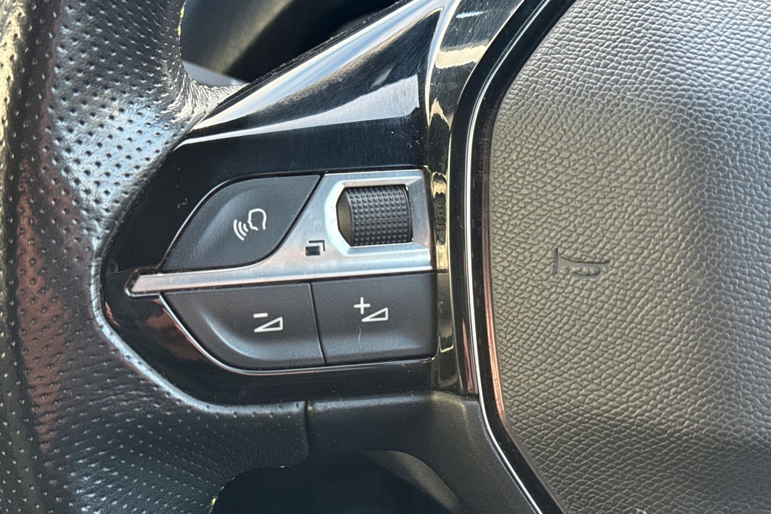 Used Peugeot 2008 2020 for sale - 76627489: Photo 28