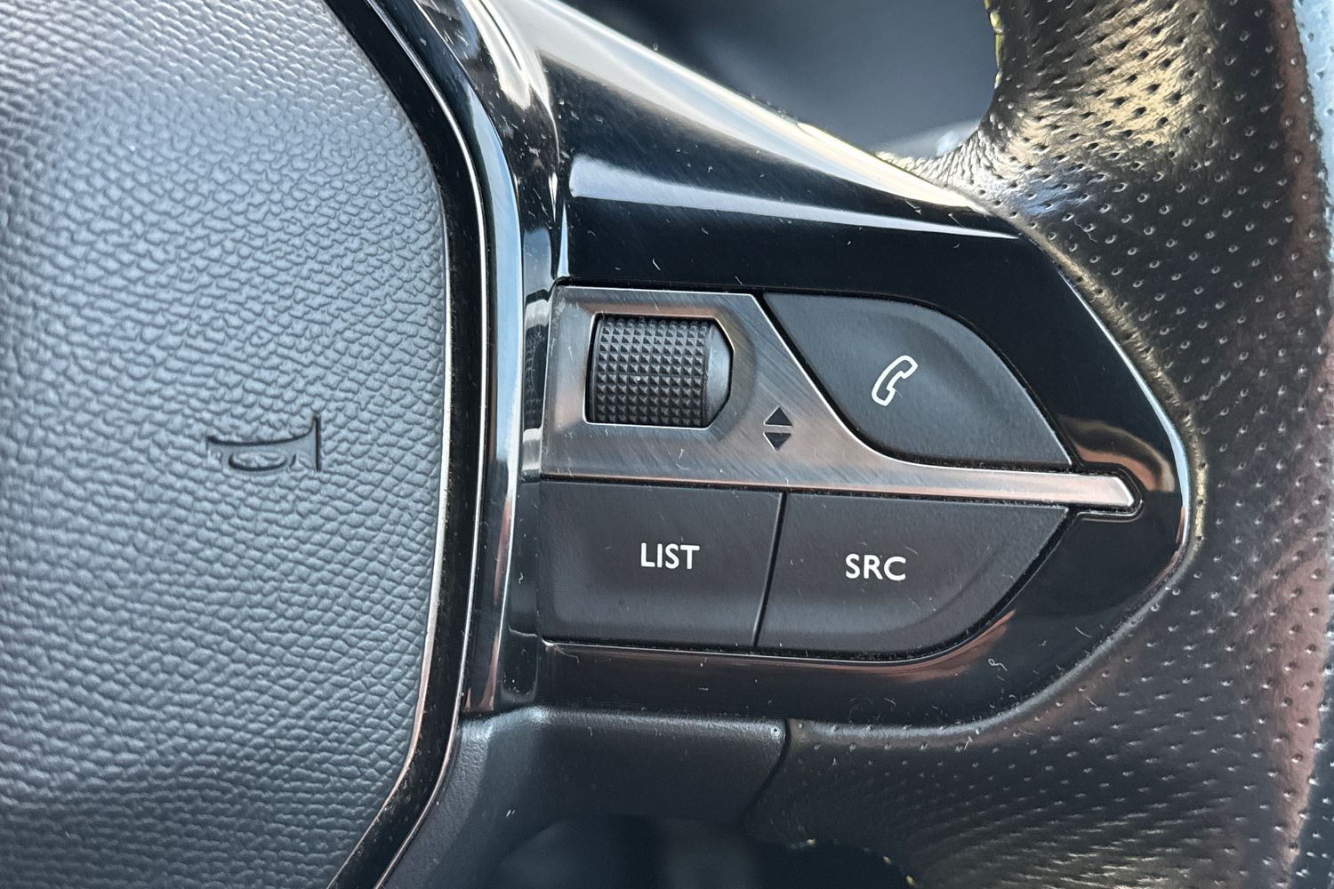 Used Peugeot 2008 2020 for sale - 76627489: Photo 29