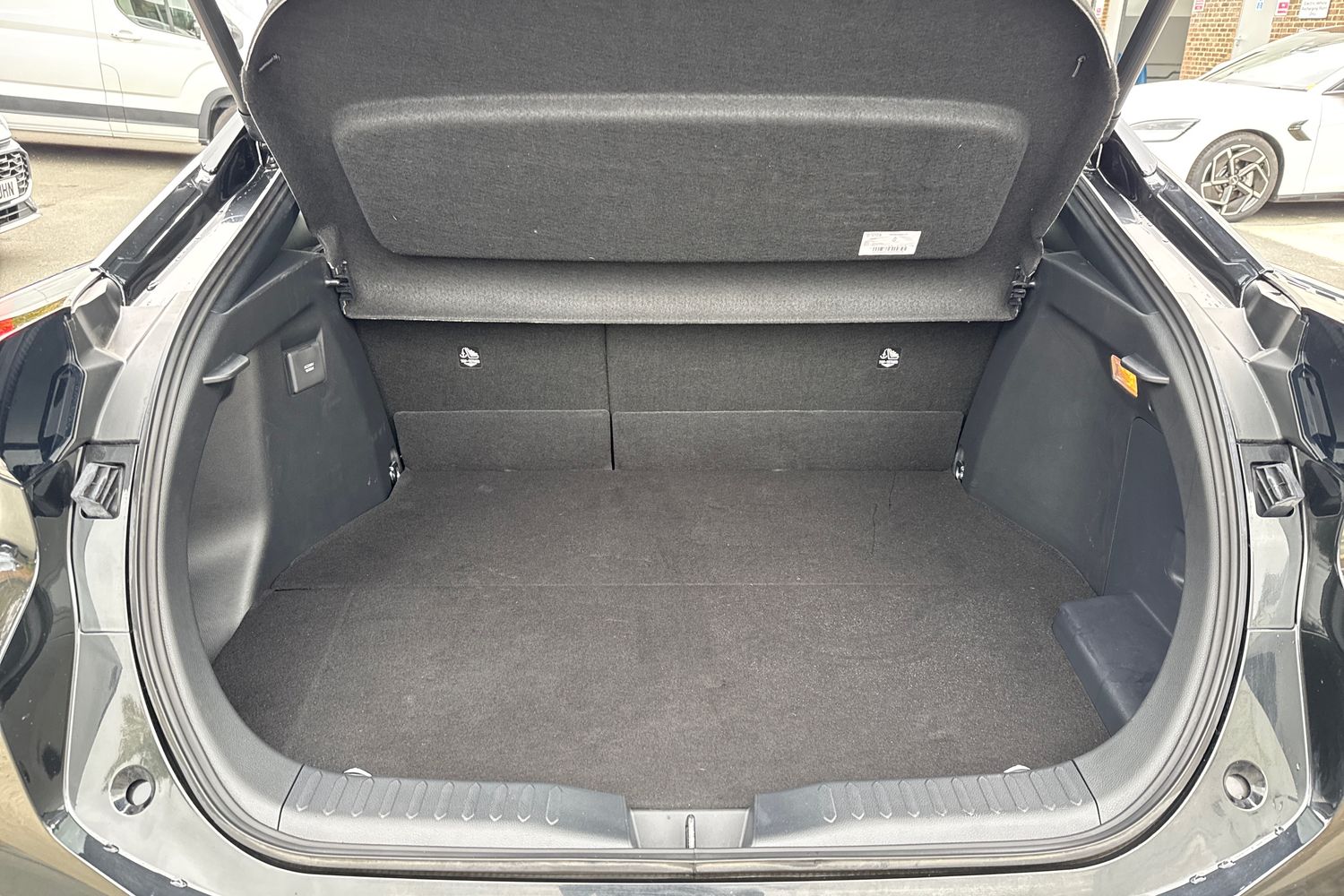 Used Toyota C-HR 2024 for sale - 76187304: Photo 16