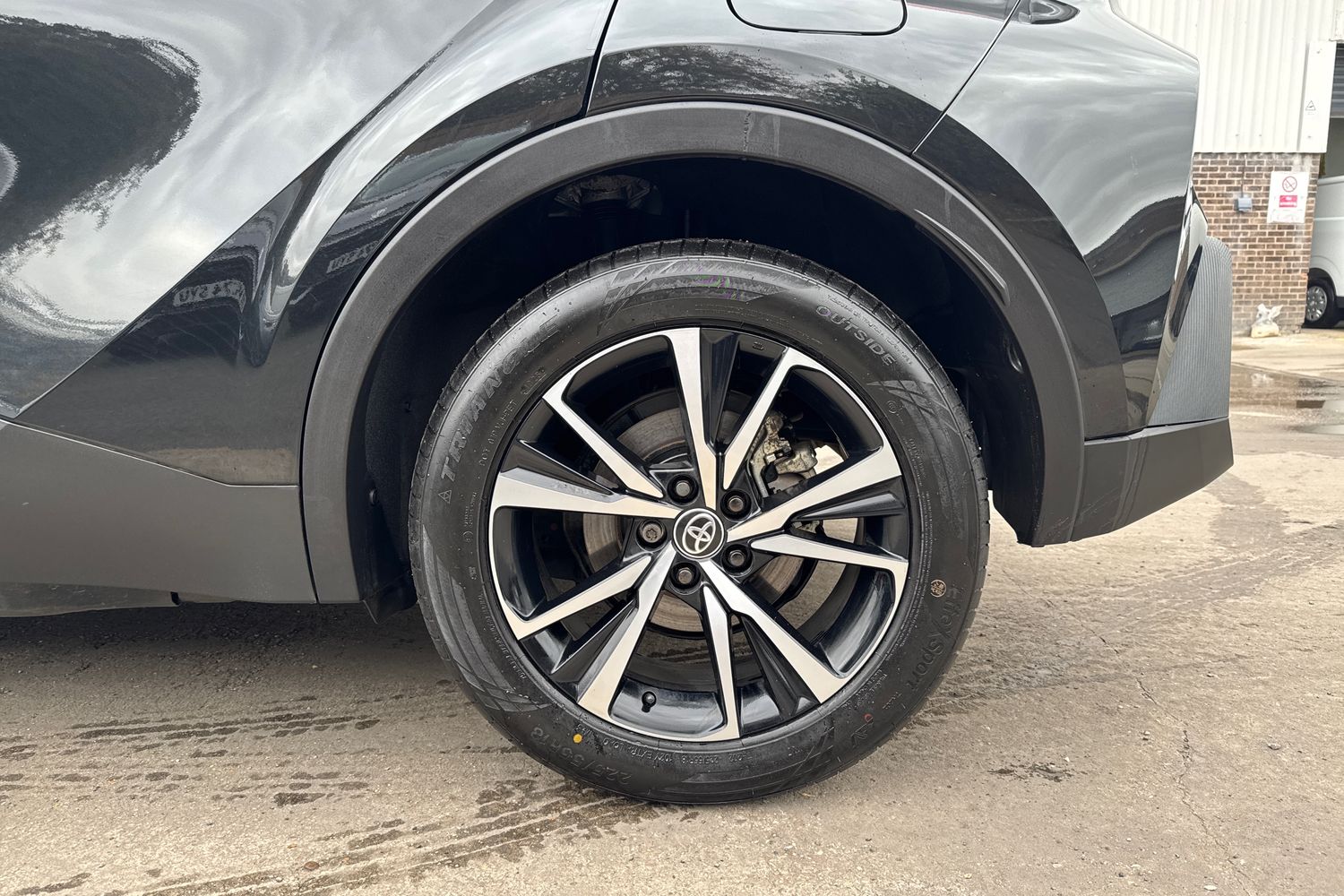 Used Toyota C-HR 2024 for sale - 76187304: Photo 17