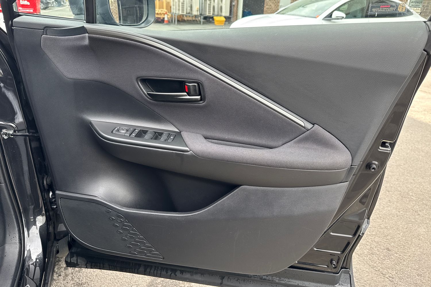 Used Toyota C-HR 2024 for sale - 76187304: Photo 23