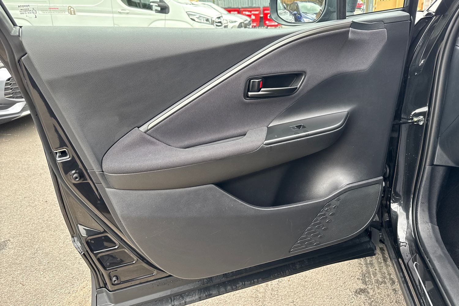 Used Toyota C-HR 2024 for sale - 76187304: Photo 27