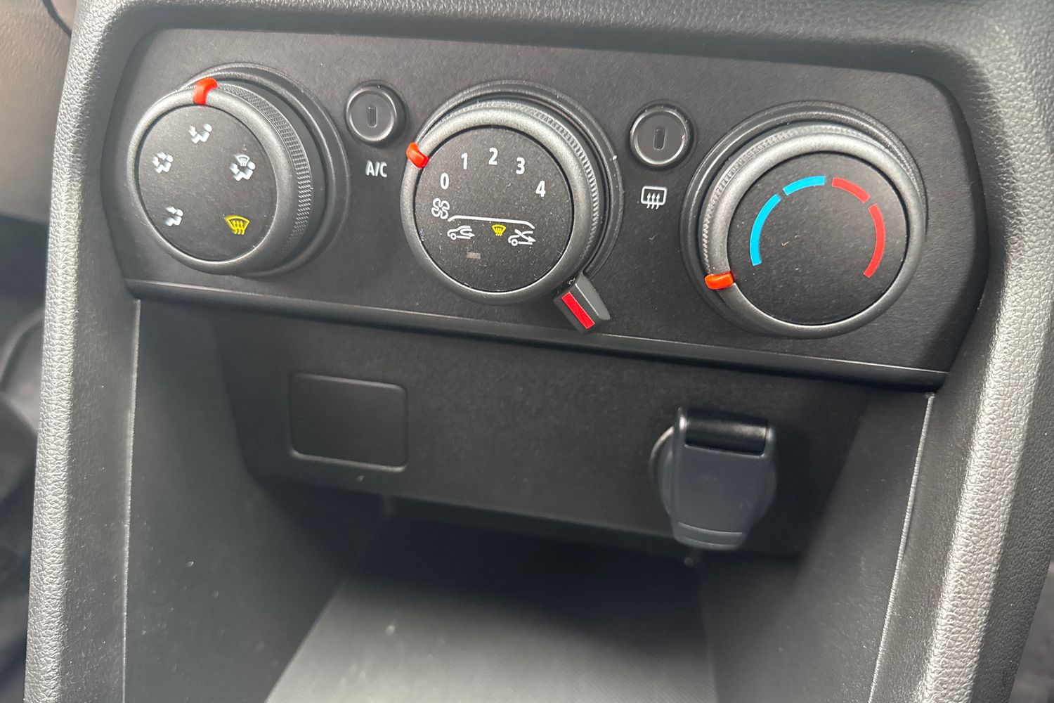 Used Dacia Sandero 2023 for sale - 76268659: Photo 32