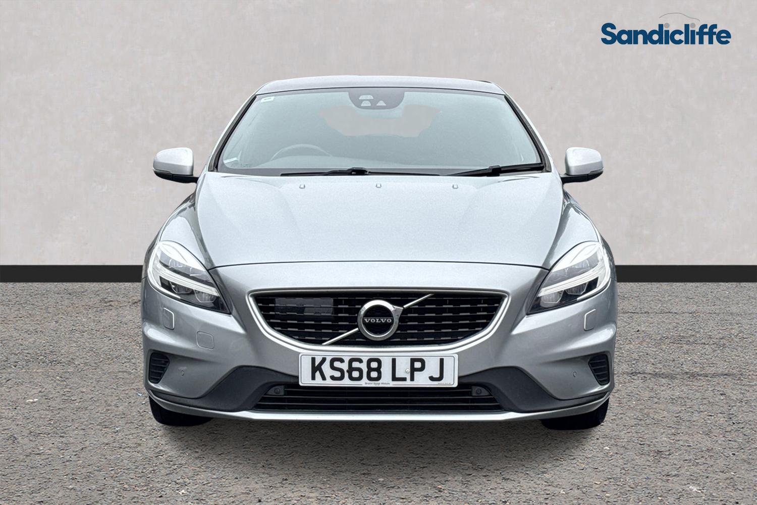 Used Volvo V40 2018 for sale - 77438047: Photo 2