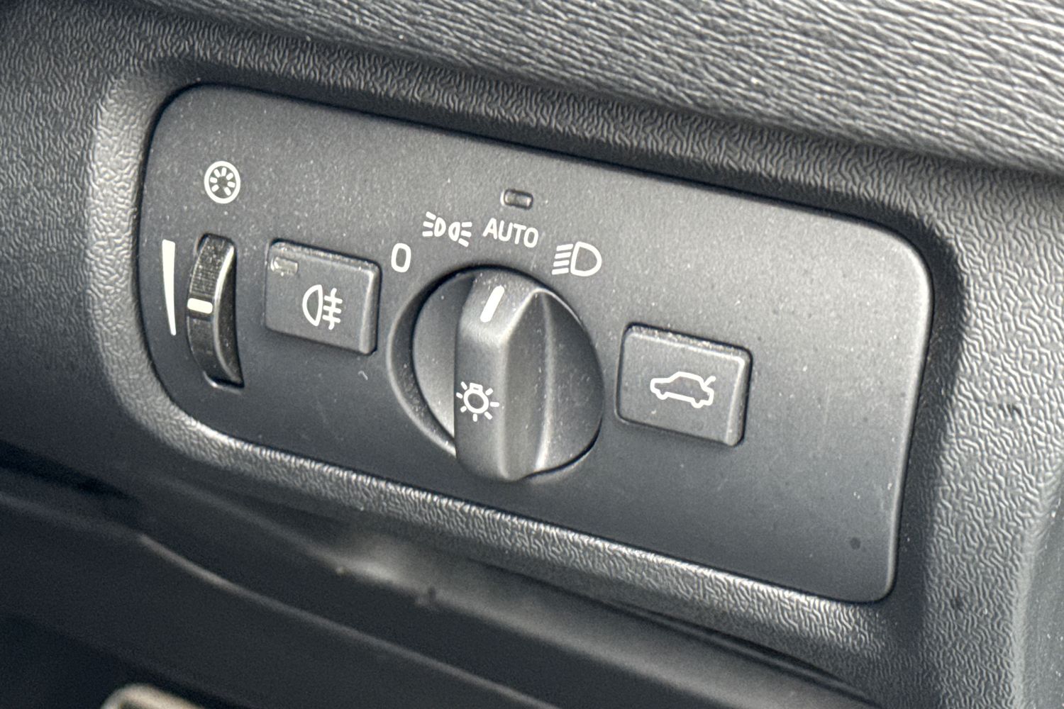 Used Volvo V40 2018 for sale - 77438047: Photo 30