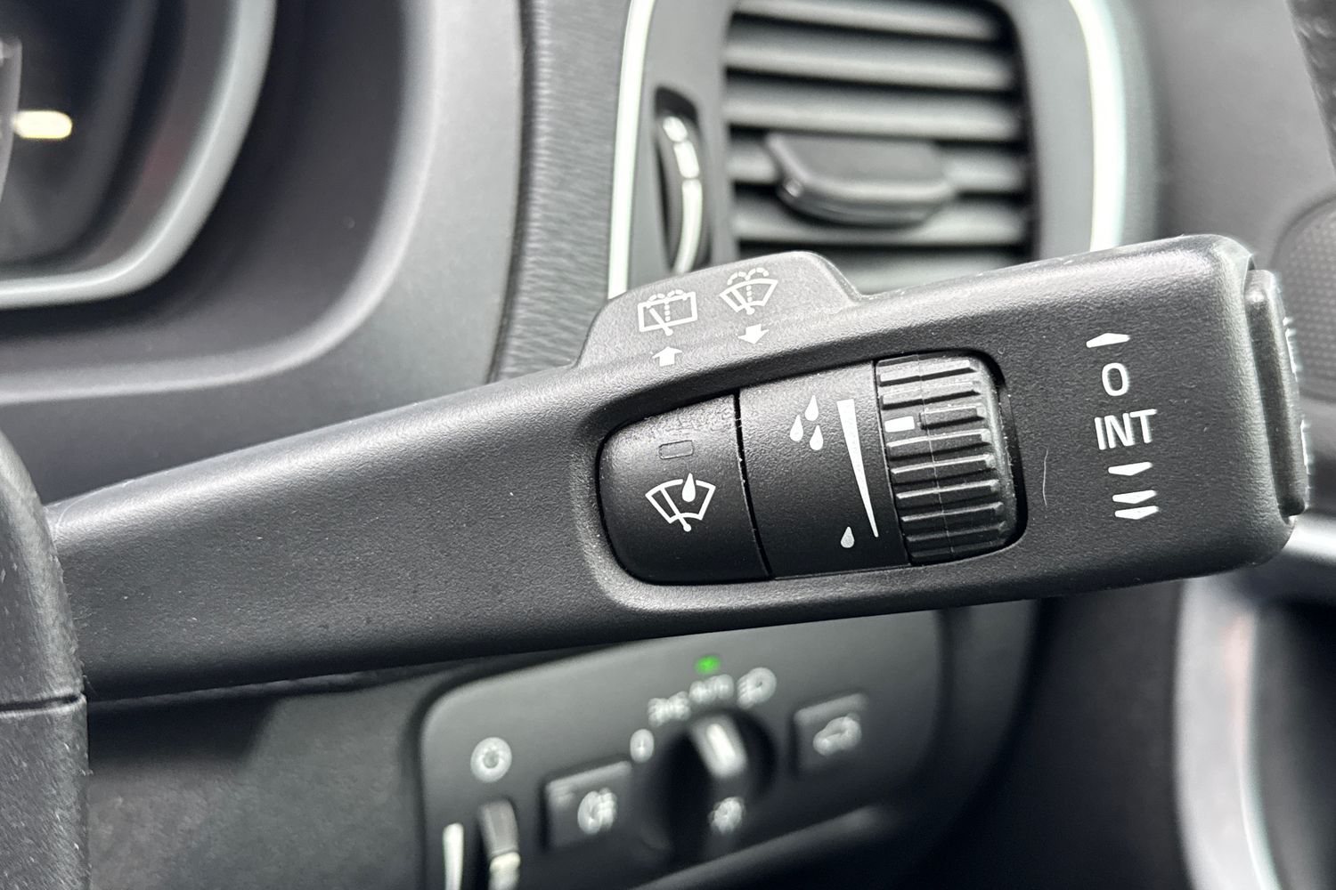 Used Volvo V40 2018 for sale - 77438047: Photo 40