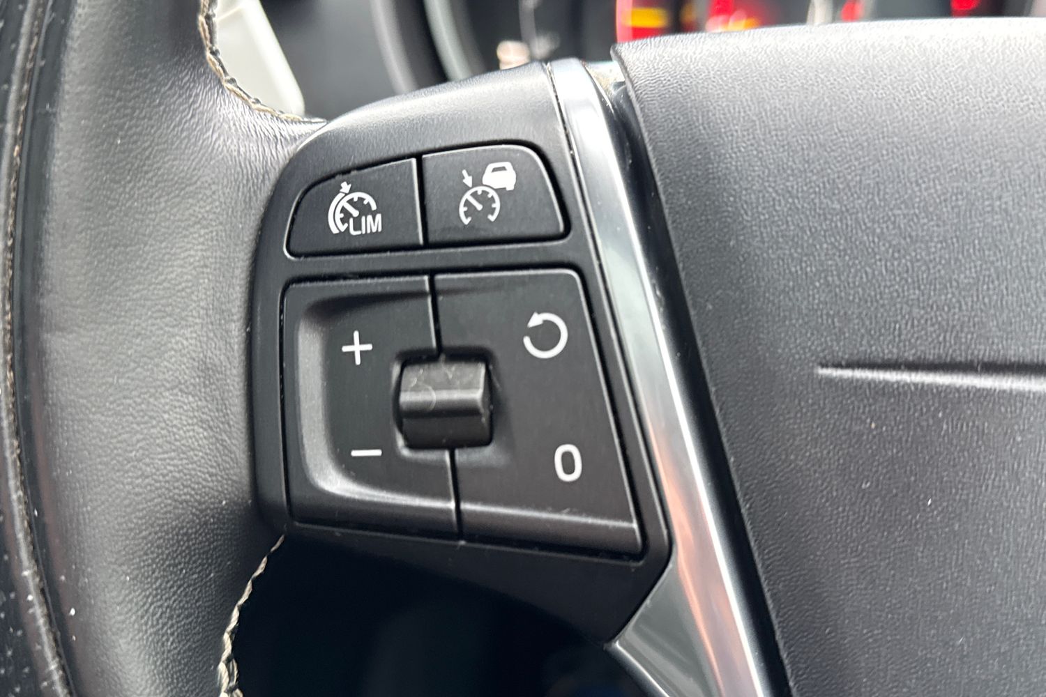 Used Volvo V40 2018 for sale - 77438047: Photo 41