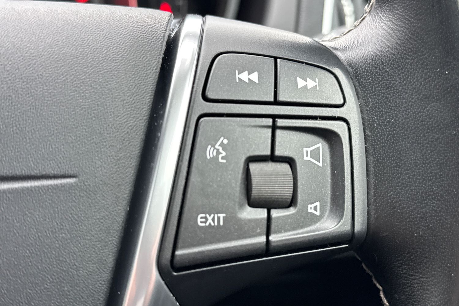 Used Volvo V40 2018 for sale - 77438047: Photo 42