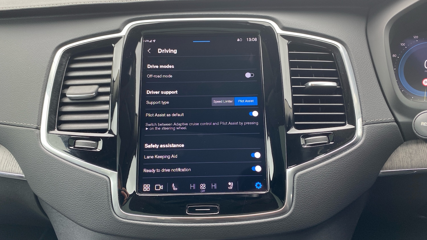 Used Volvo XC90 2023 for sale - 78040170: Photo 21