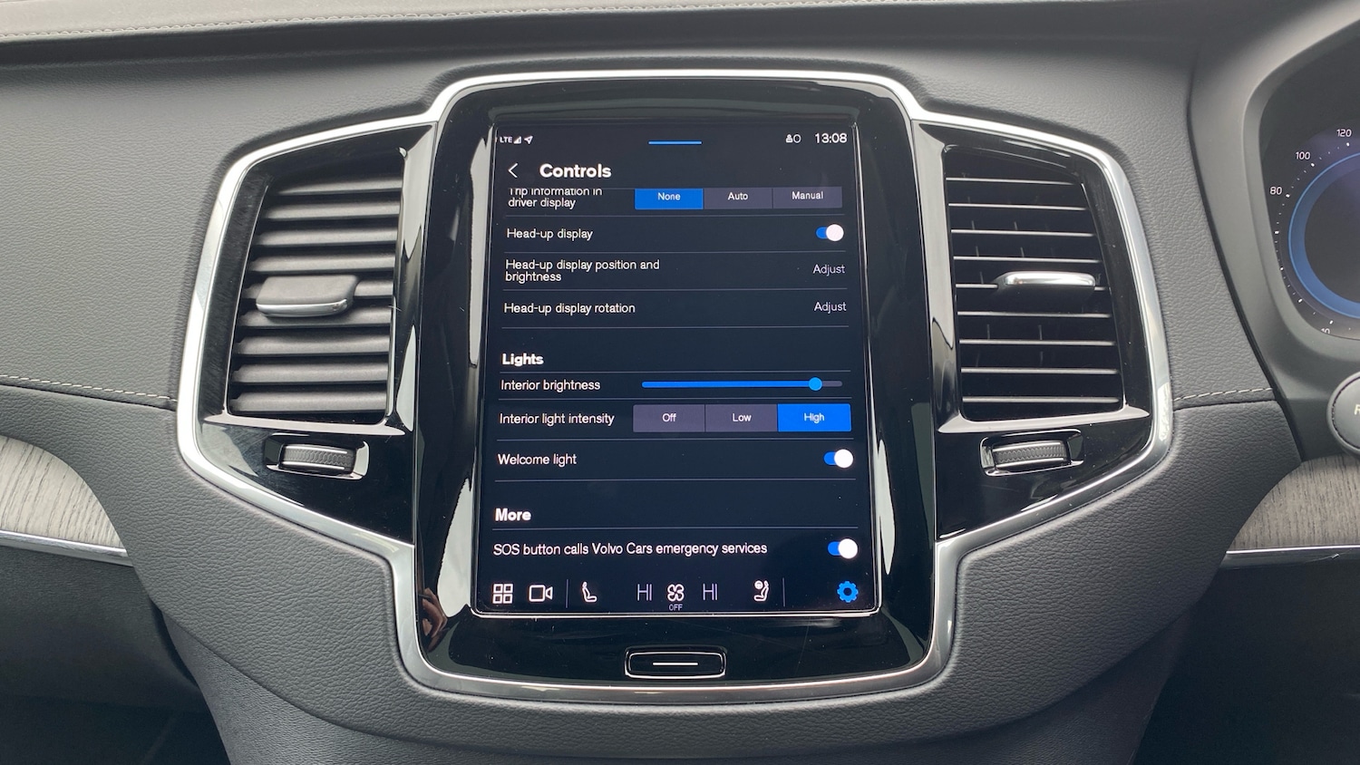 Used Volvo XC90 2023 for sale - 78040170: Photo 24