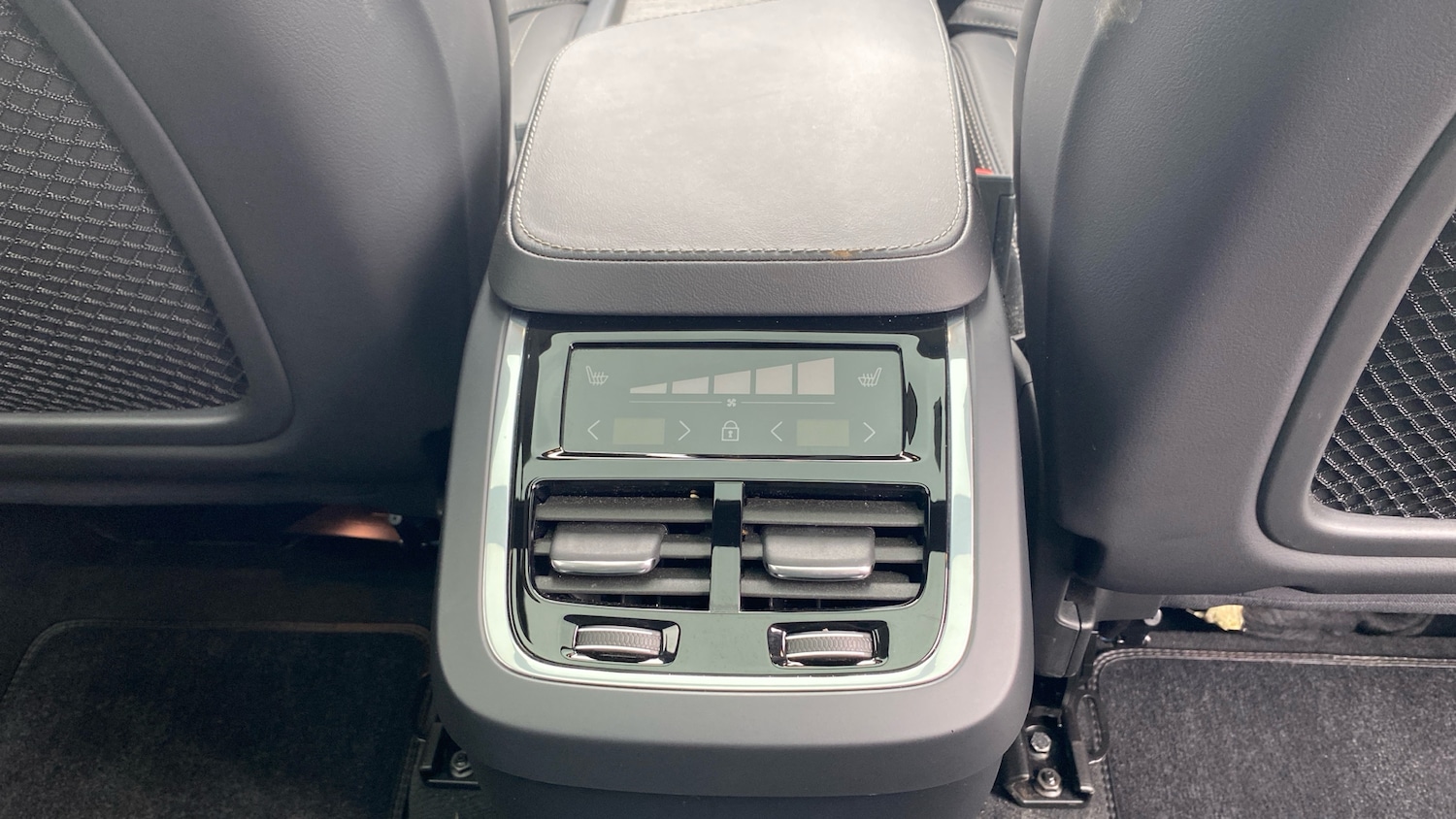 Used Volvo XC90 2023 for sale - 78040170: Photo 39