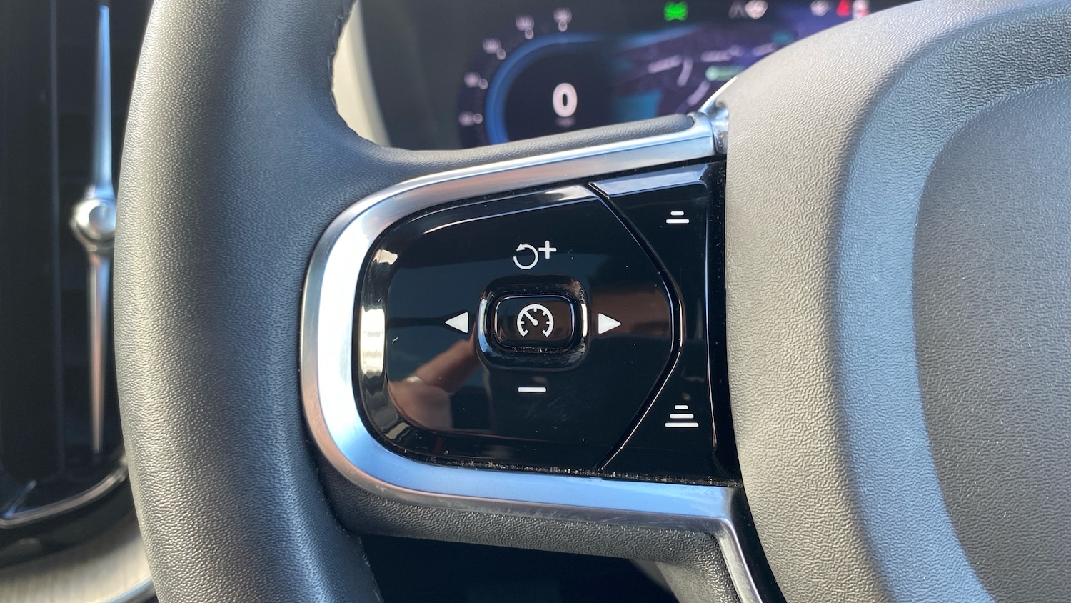 Used Volvo XC60 2023 for sale - 76653189: Photo 18