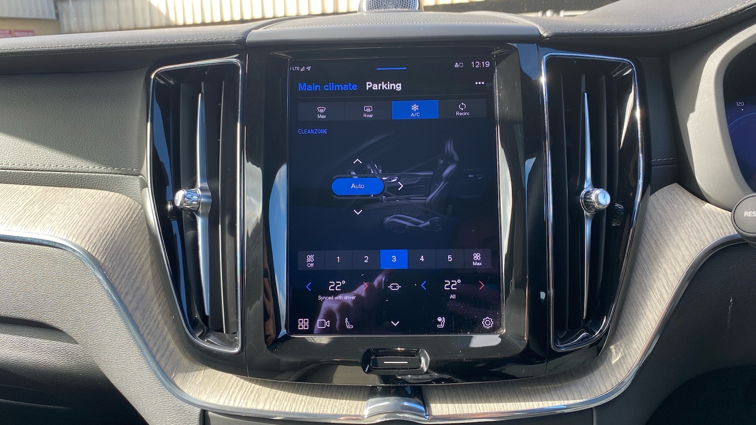 Used Volvo XC60 2023 for sale - 76653189: Photo 31