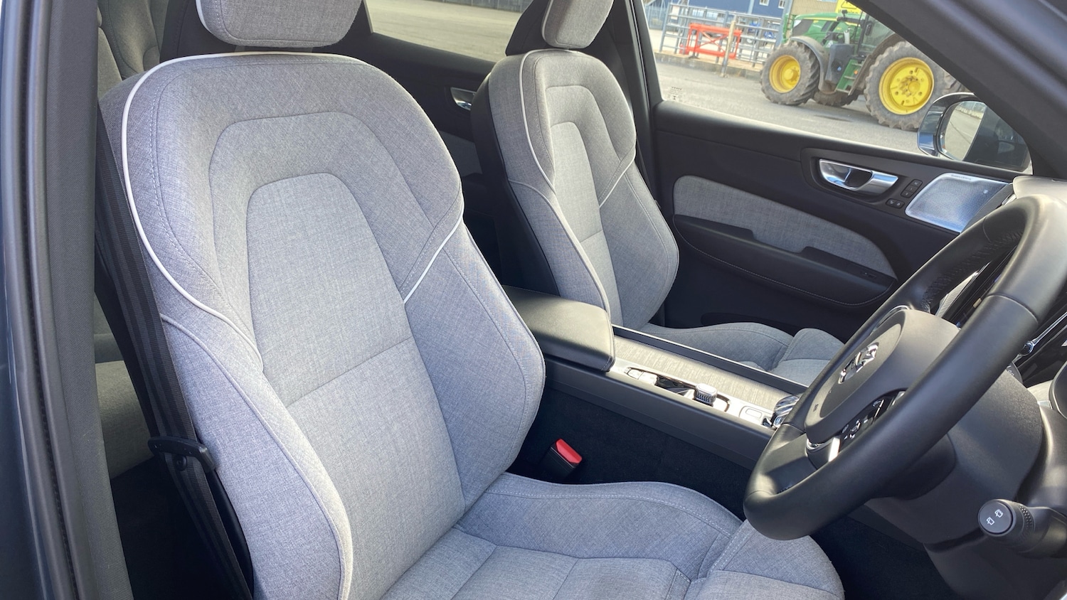 Used Volvo XC60 2023 for sale - 76653189: Photo 9