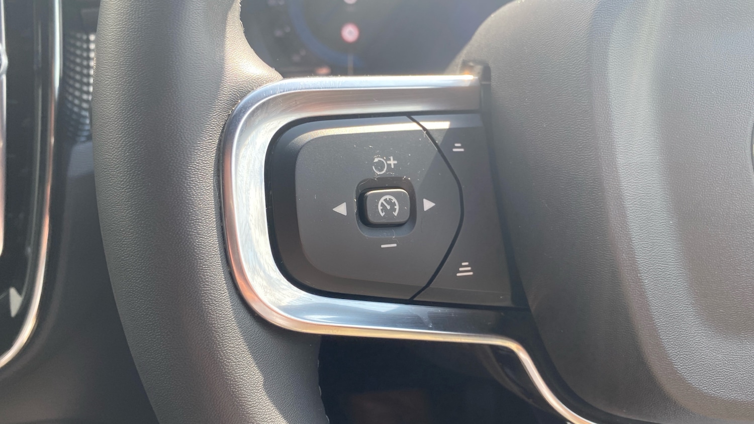 Used Volvo XC40 2022 for sale - 76836893: Photo 18