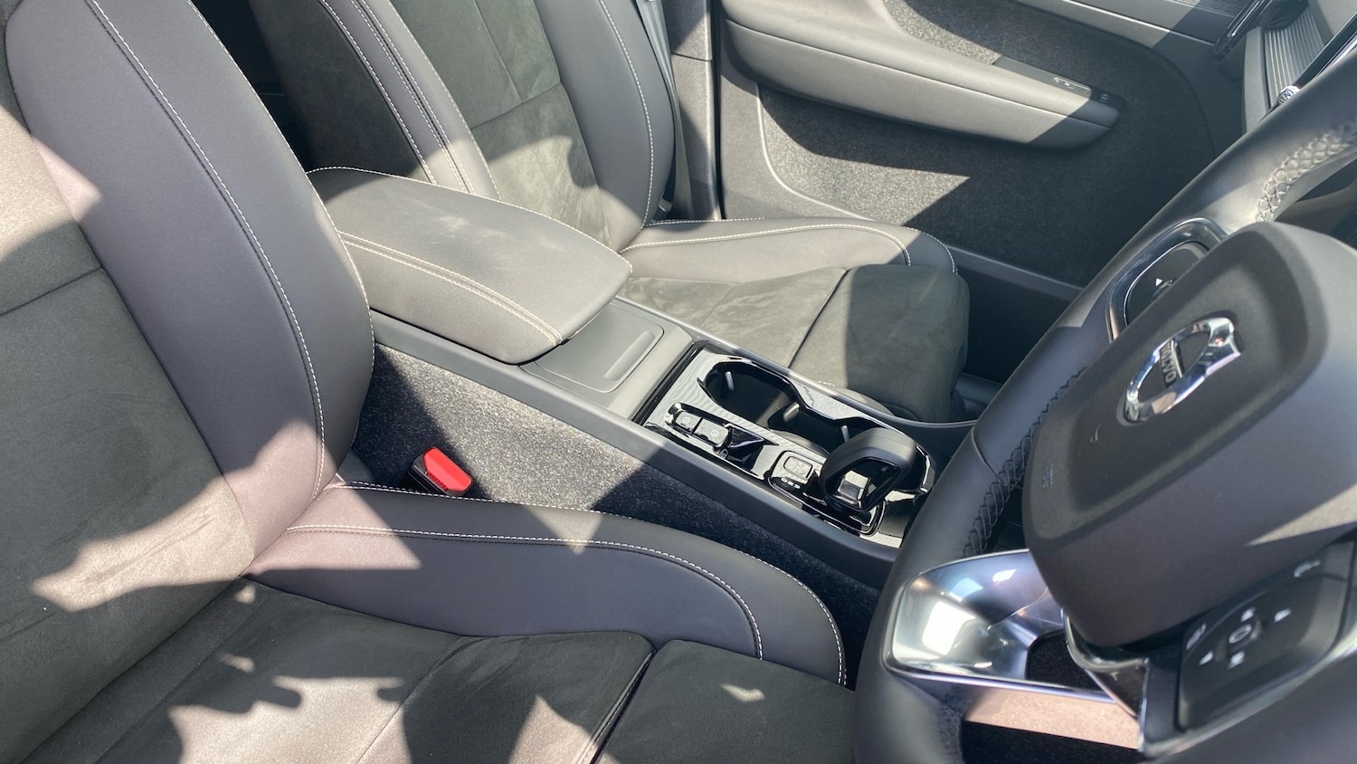 Used Volvo XC40 2022 for sale - 76836893: Photo 9