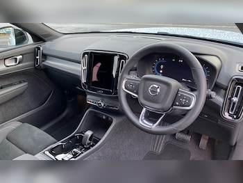 Used Volvo XC40 2025 for sale - 77000945: Photo