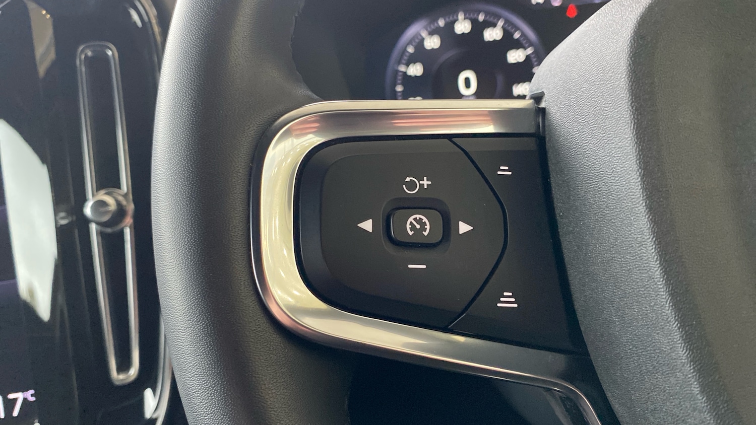 Used Volvo XC40 2022 for sale - 76653210: Photo 18