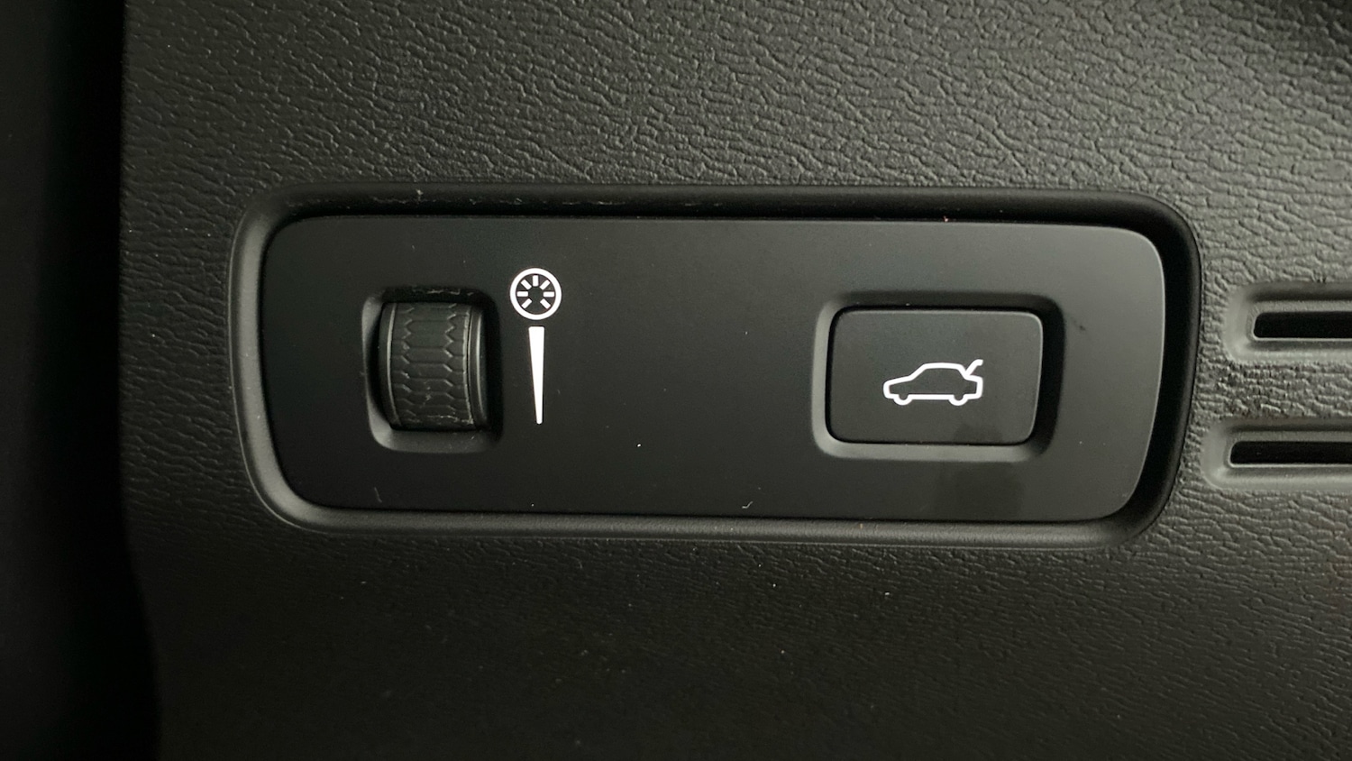 Used Volvo XC40 2022 for sale - 76653210: Photo 38