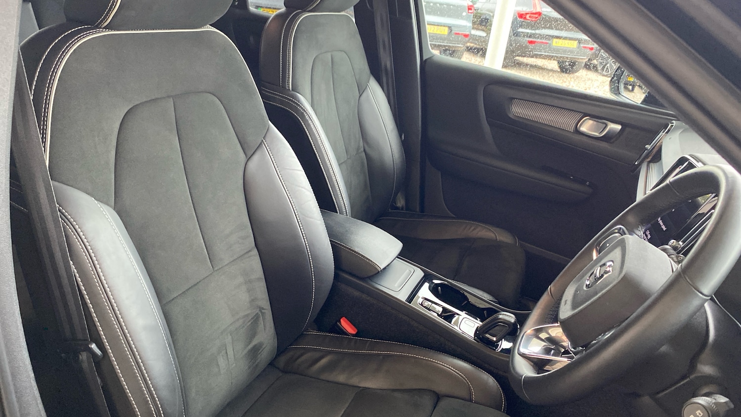 Used Volvo XC40 2022 for sale - 76653210: Photo 9