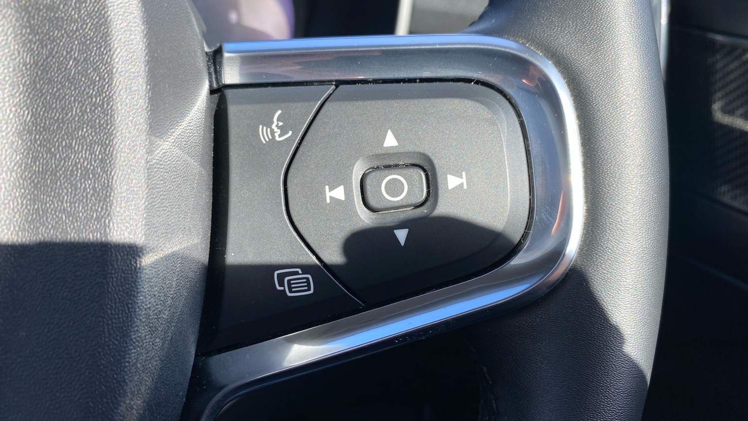 Used Volvo XC40 2022 for sale - 77984763: Photo 31