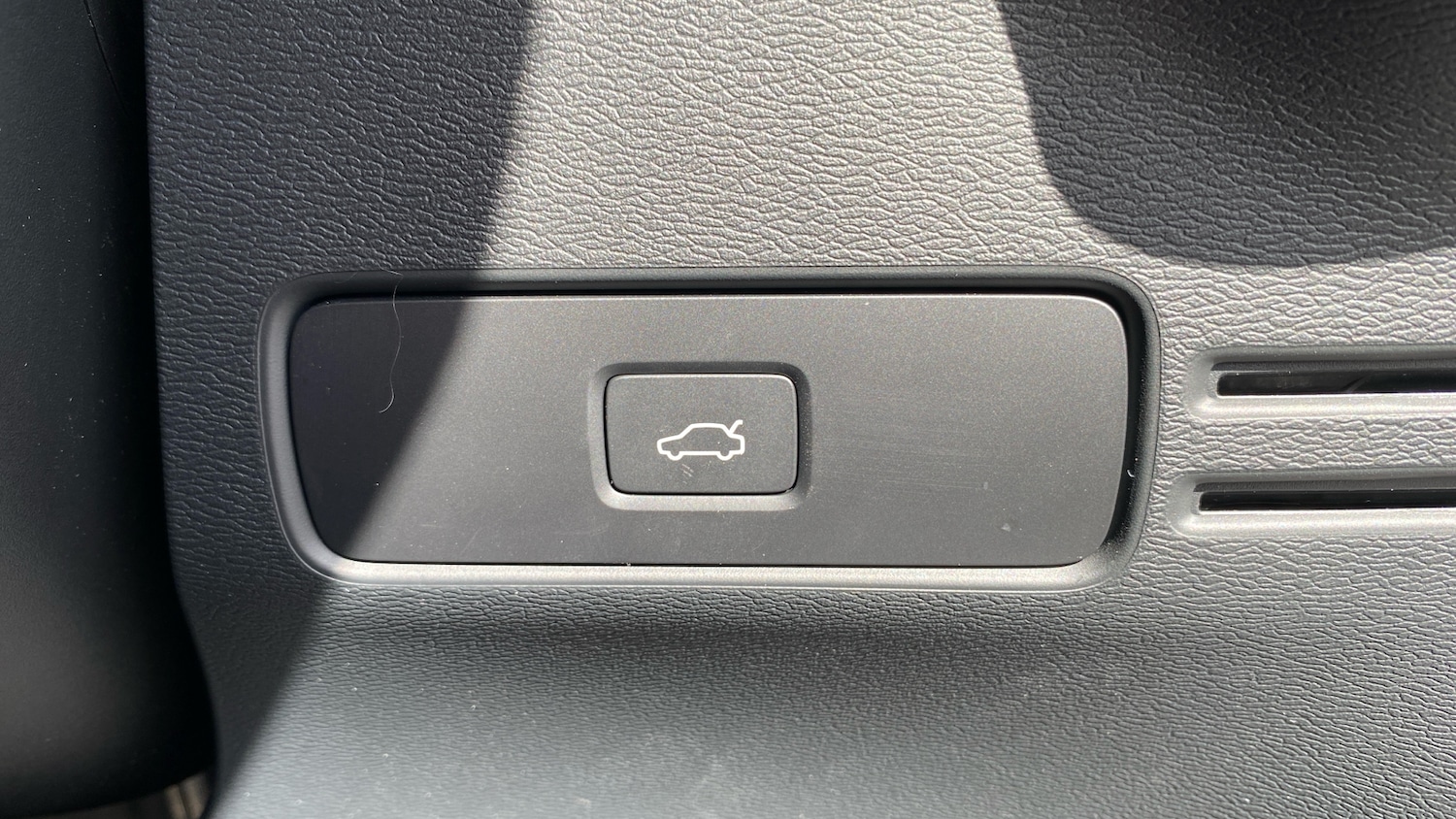 Used Volvo XC40 2022 for sale - 77984763: Photo 36