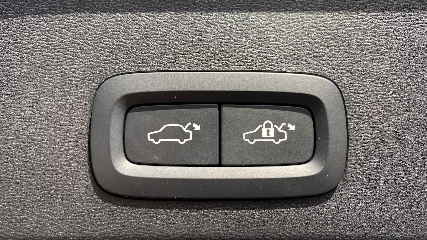 Used Volvo XC40 2022 for sale - 77984763: Photo 43