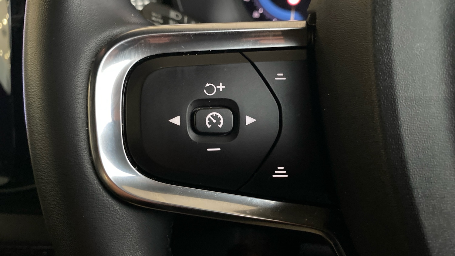 Used Volvo XC40 2023 for sale - 76696886: Photo 16