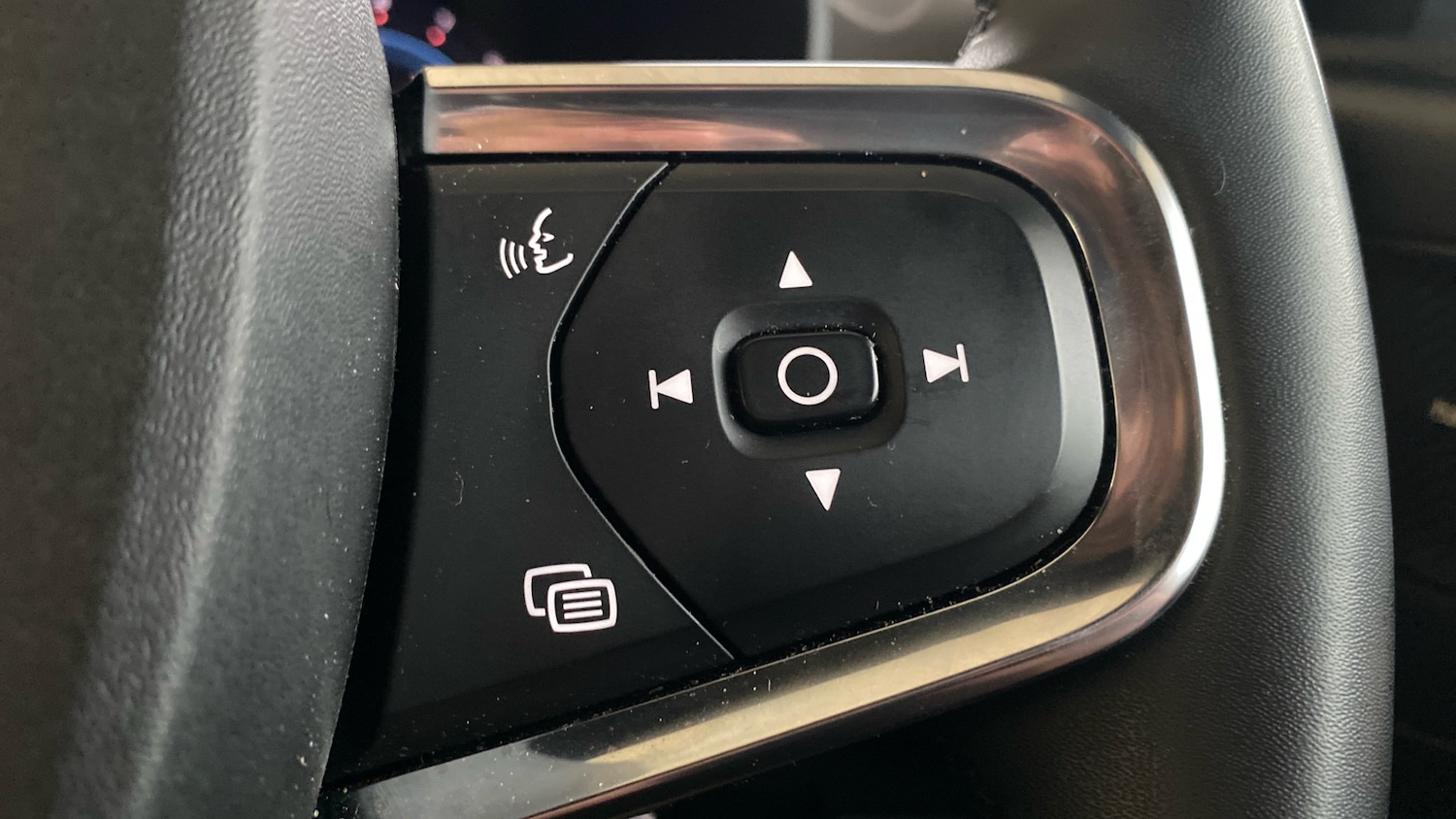 Used Volvo XC40 2023 for sale - 76696886: Photo 17