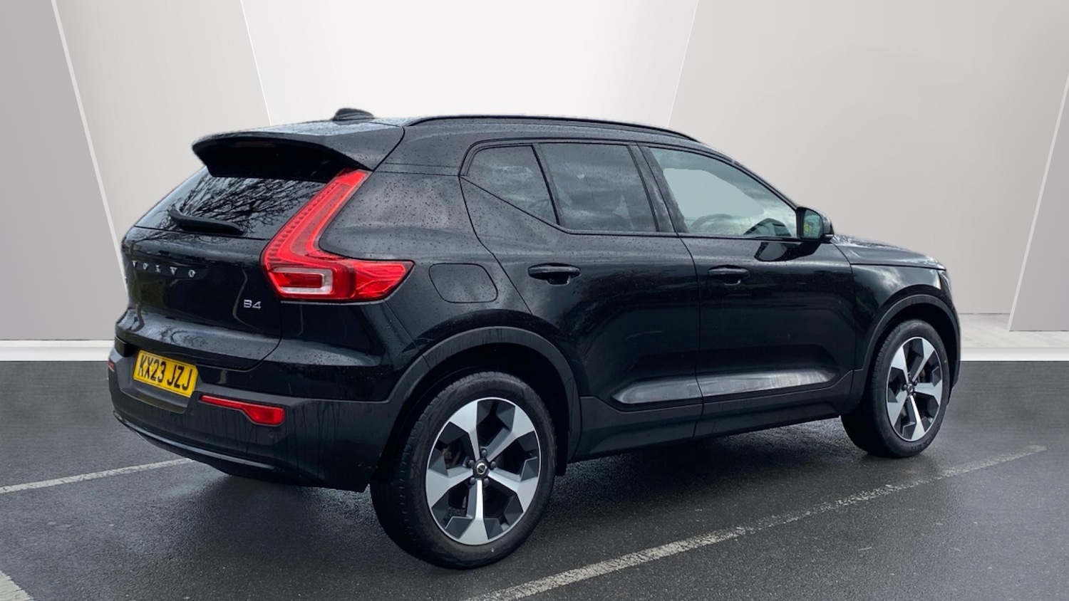 Used Volvo XC40 2023 for sale - 76696886: Photo 2