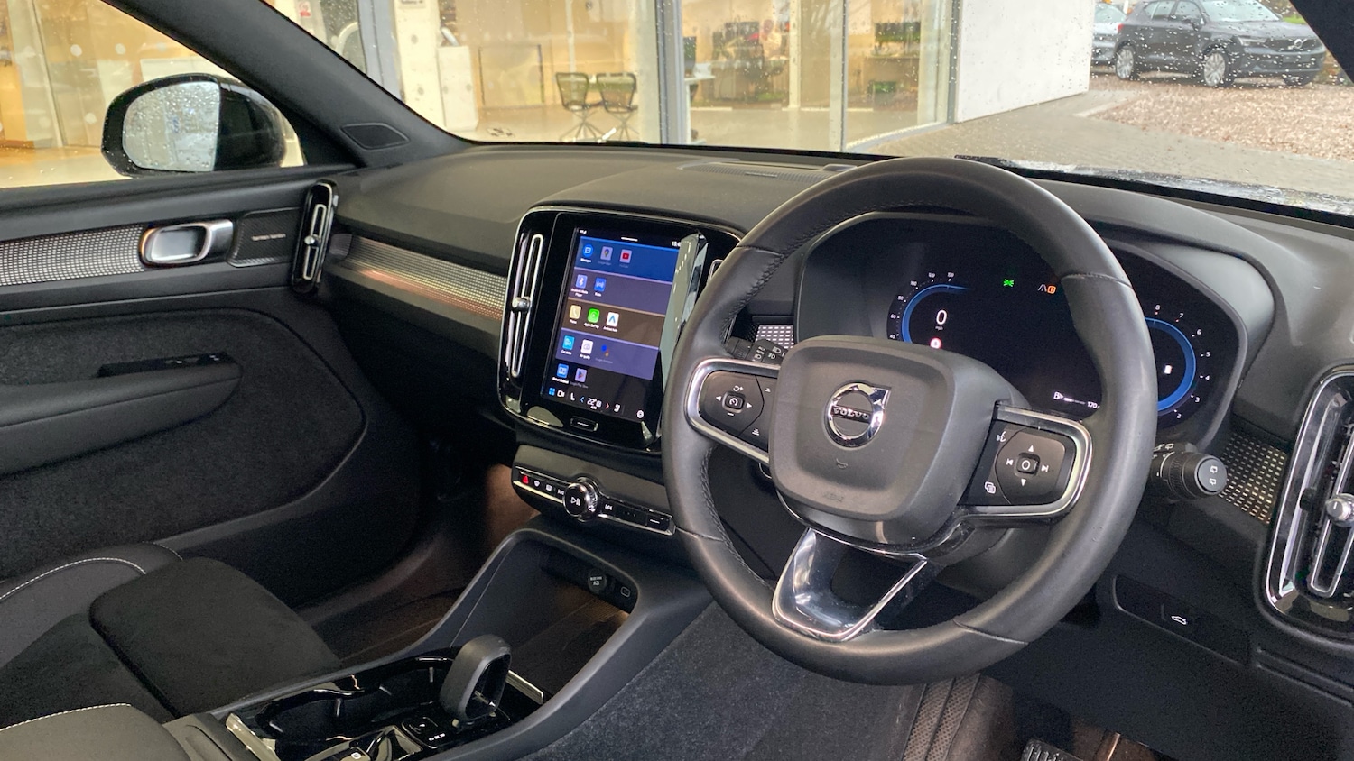 Used Volvo XC40 2023 for sale - 76696886: Photo 4