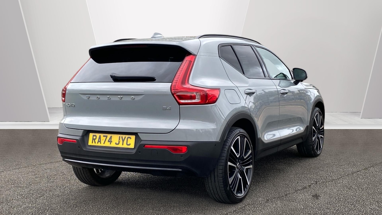 Used Volvo XC40 2025 for sale - 77915348: Photo 2