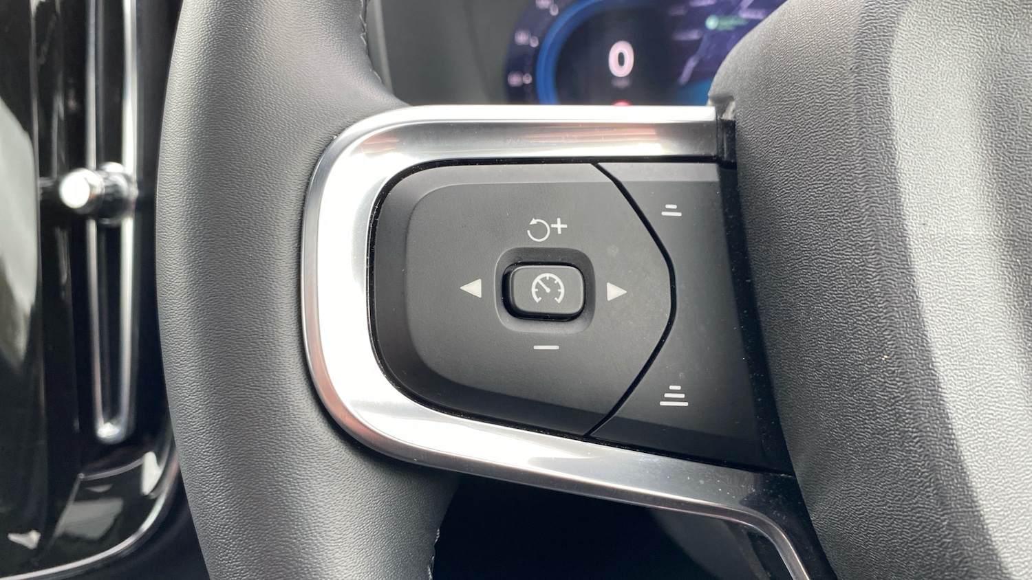 Used Volvo XC40 2025 for sale - 77915348: Photo 28