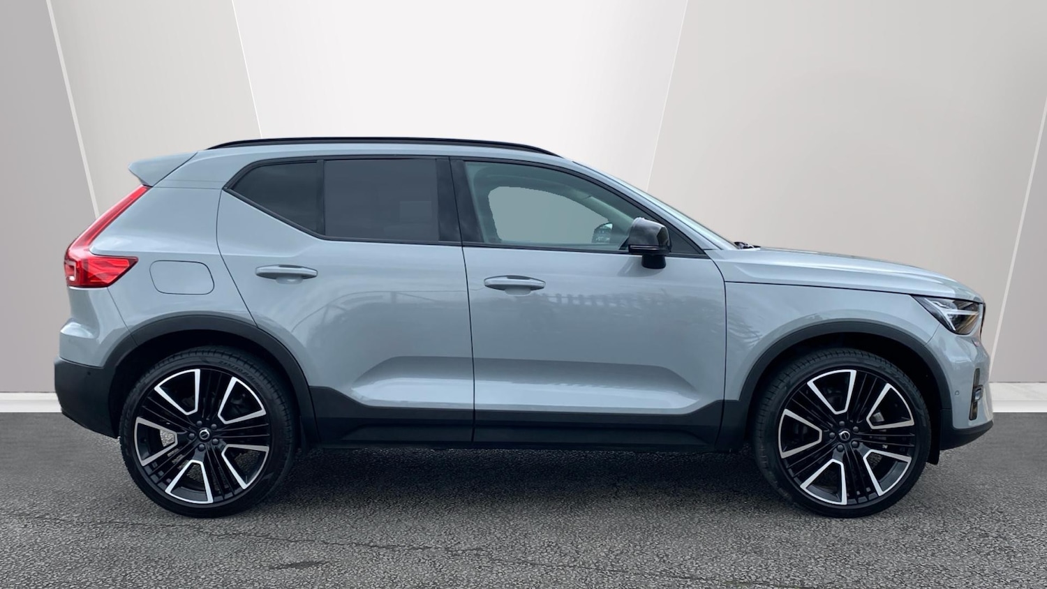 Used Volvo XC40 2025 for sale - 77915348: Photo 3
