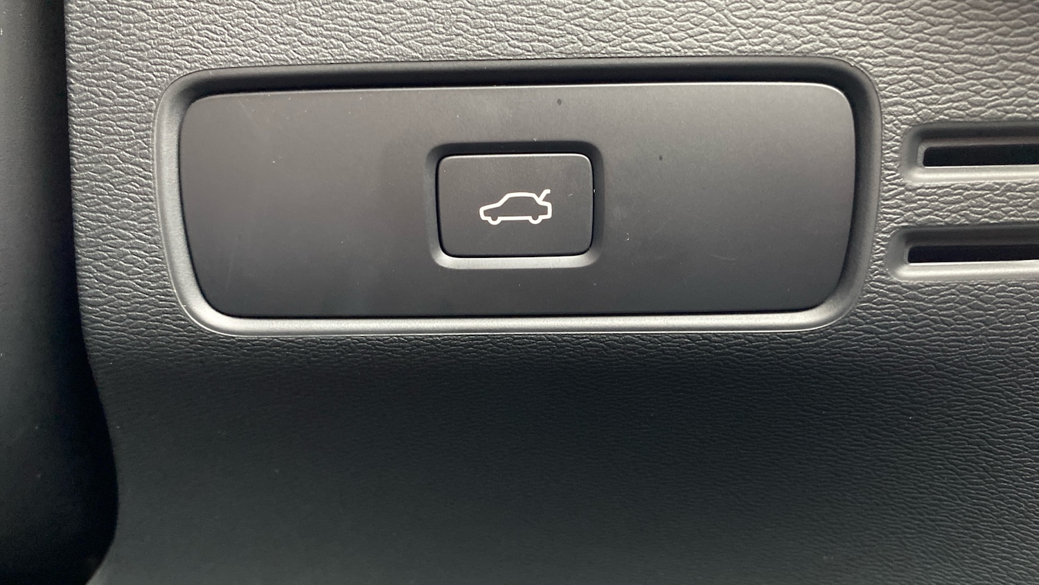 Used Volvo XC40 2025 for sale - 77915348: Photo 32