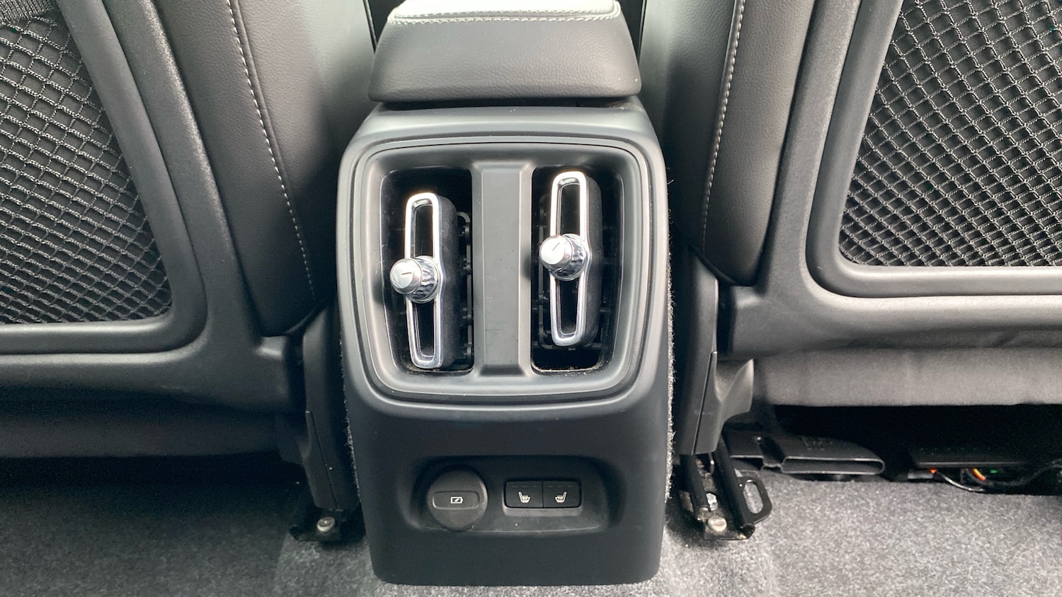 Used Volvo XC40 2025 for sale - 77915348: Photo 39